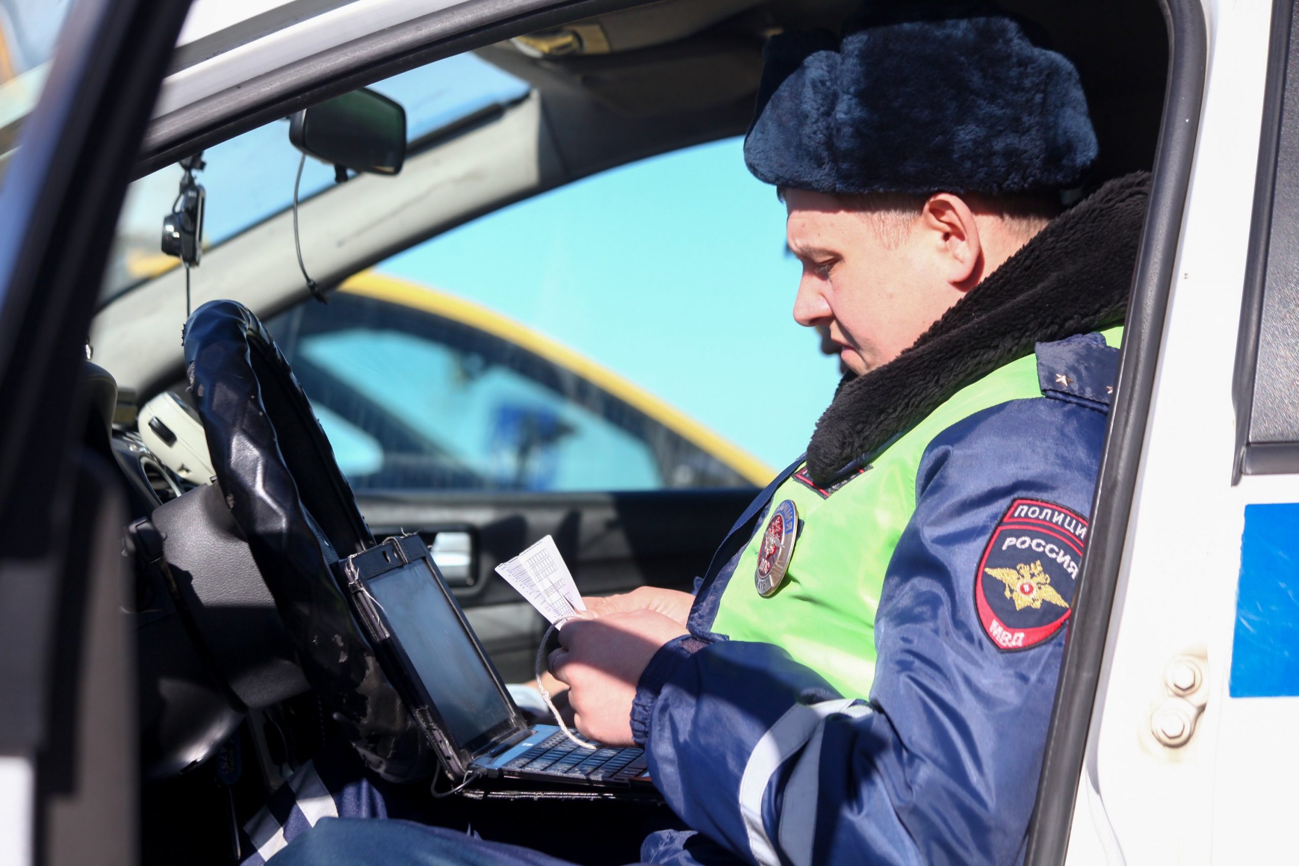 Возле дома на Энергетической обнаружили завернутый в шторы труп