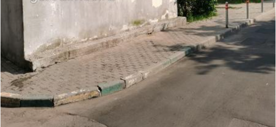 Мусорные контейнеры убрали с тротуара возле дома по Наличной улице